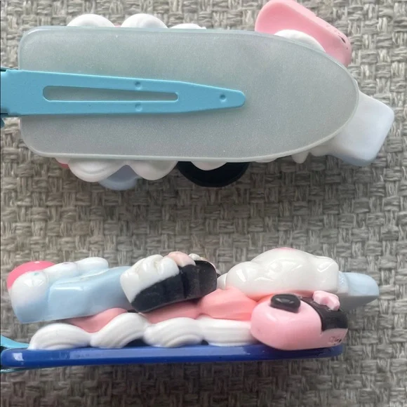 Hair Clips - Picture 3 of 5